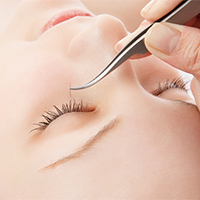 �G�N�X�e�𑕒�����l�q